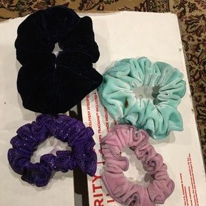5 scrunchies